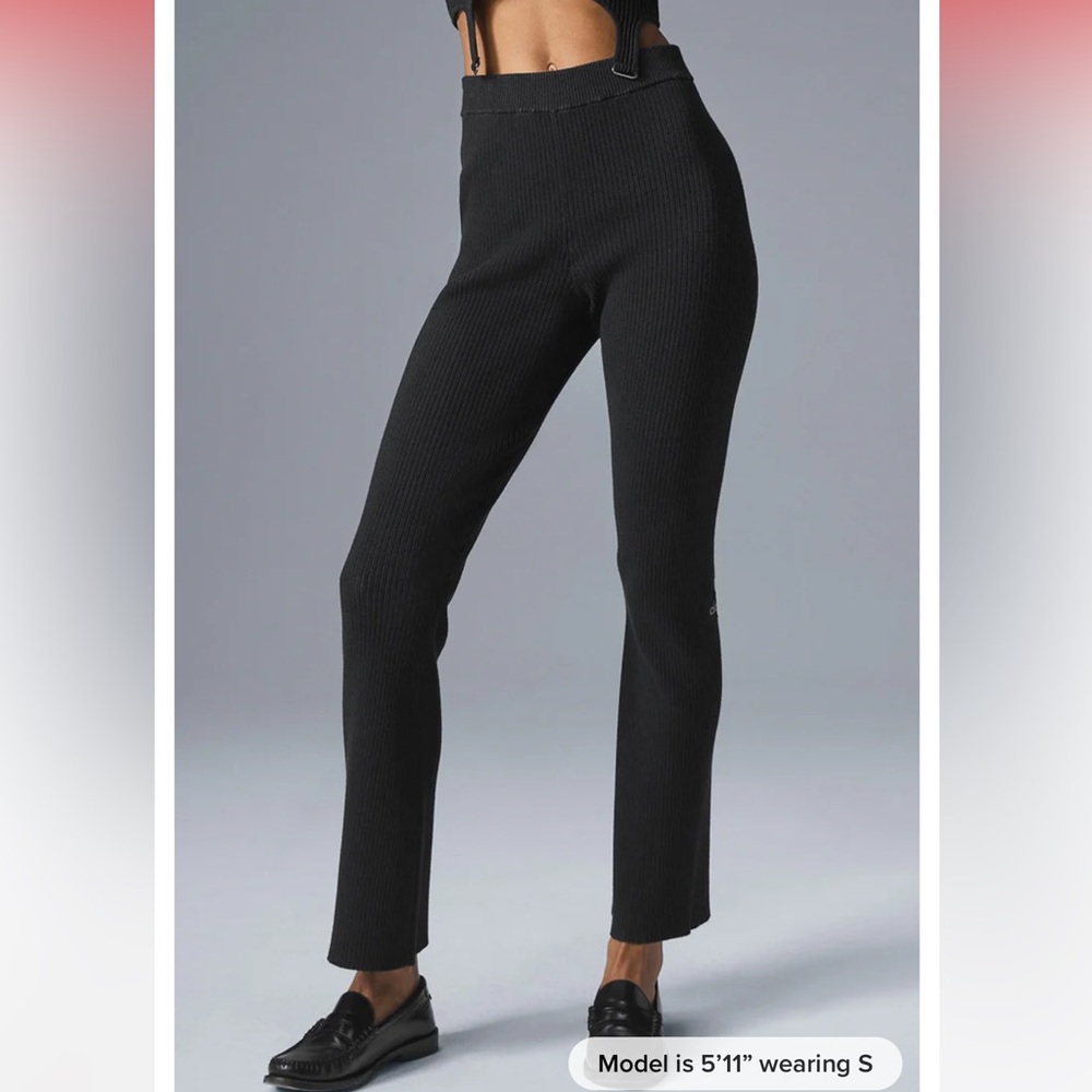 ALO Yoga Denim-Knit High-Waist Flare Pant — Black/Anthracite (M)